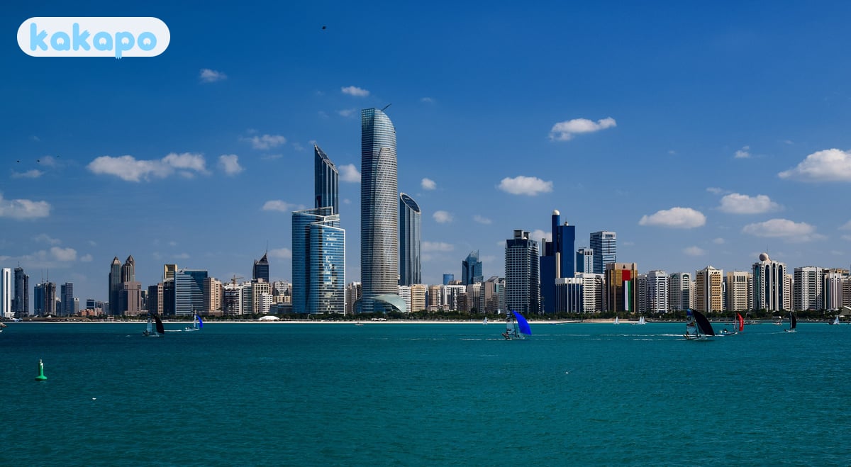 Stadtteile und Tagesausflüge — Corniche, Saadiyat, Yas, Al Ain in Abu Dhabi, Vereinigte Arabische Emirate — Kakapo Reisesicherheits-Leitfaden