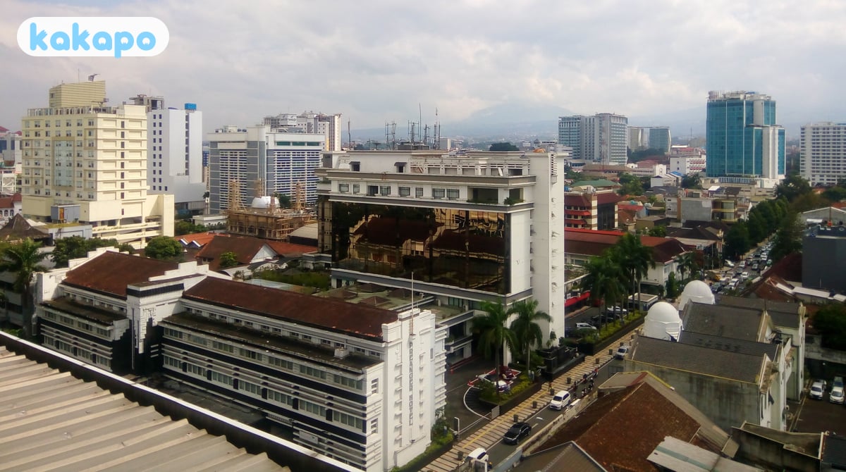 Transport — Whoosh, Flughafen, in der Stadt in Bandung, Indonesien — Kakapo Reisesicherheits-Leitfaden