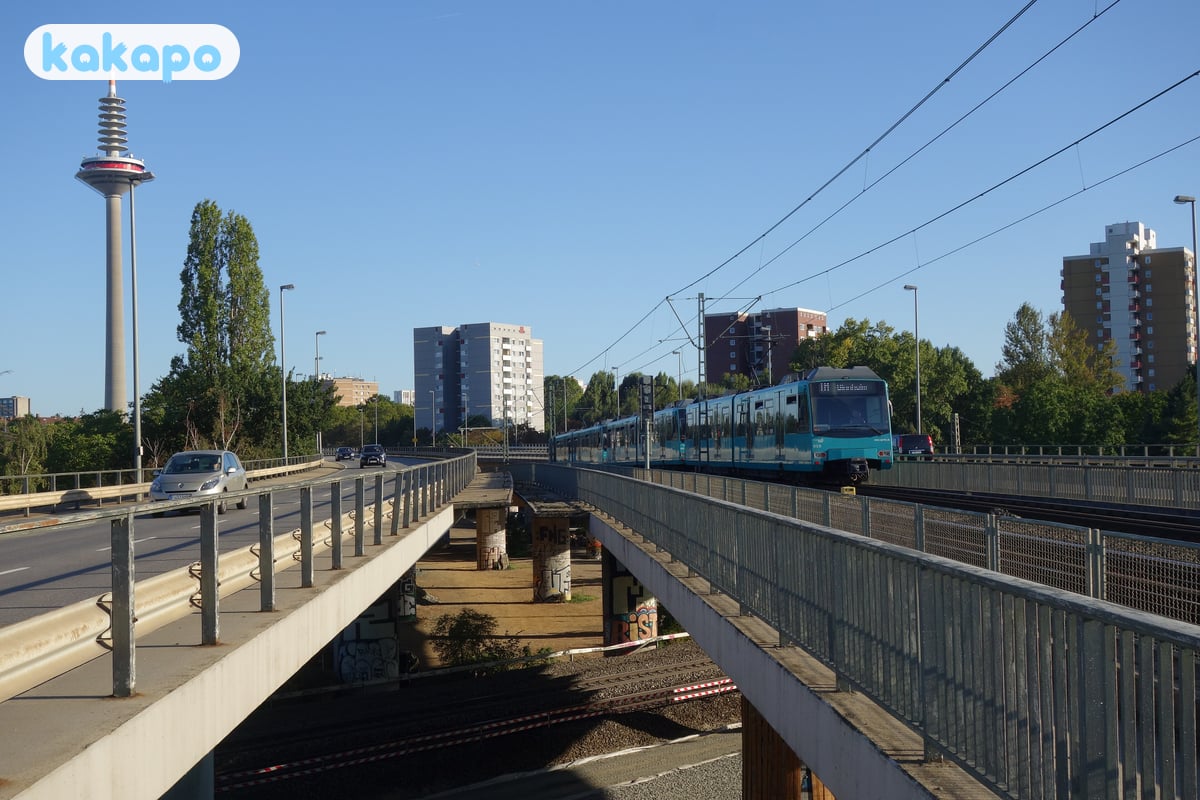 S-Bahn, U-Bahn, der Flughafen in Frankfurt, Deutschland — Kakapo Reisesicherheits-Leitfaden