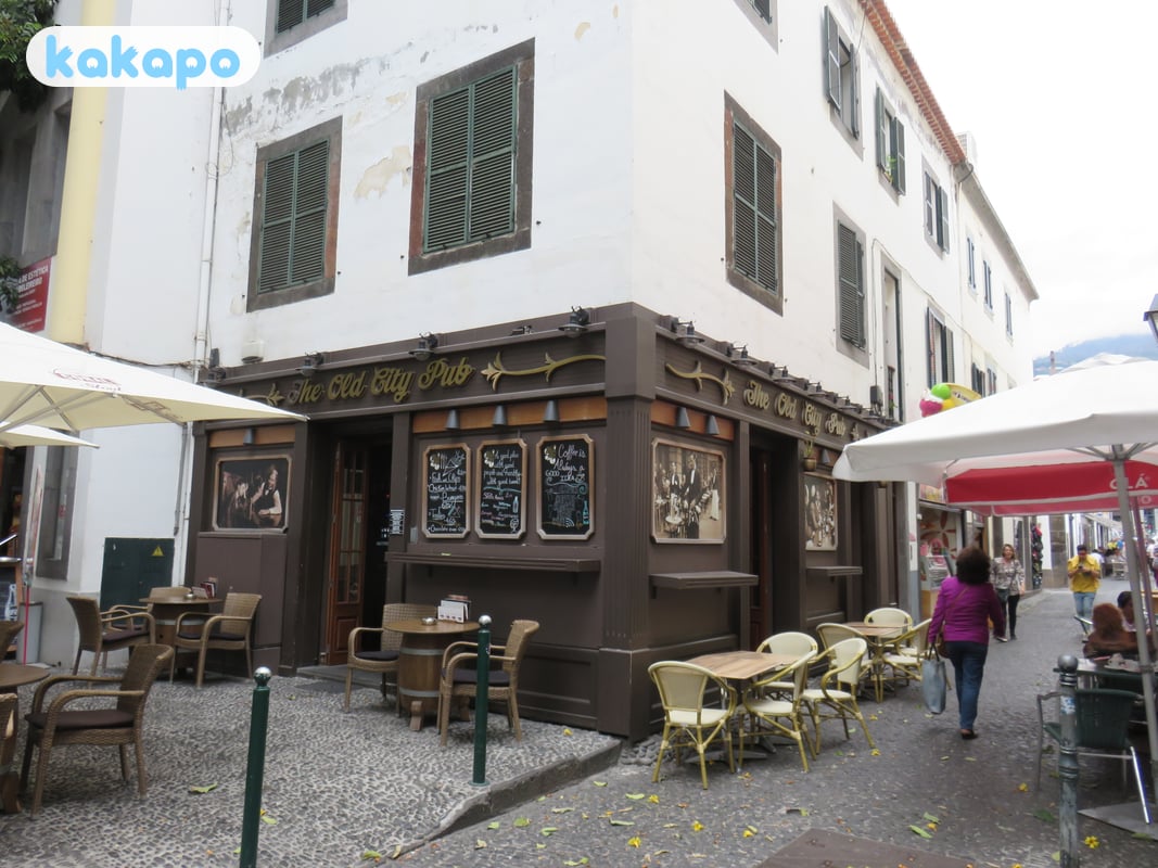 Funchals Nachbarschaften, Monte und das Inseltor in Funchal, Portugal — Kakapo Reisesicherheits-Leitfaden