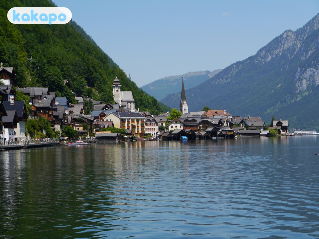 Das Dorf und die umgebende Salzkammergut in Hallstatt, Österreich — Kakapo Reisesicherheits-Leitfaden