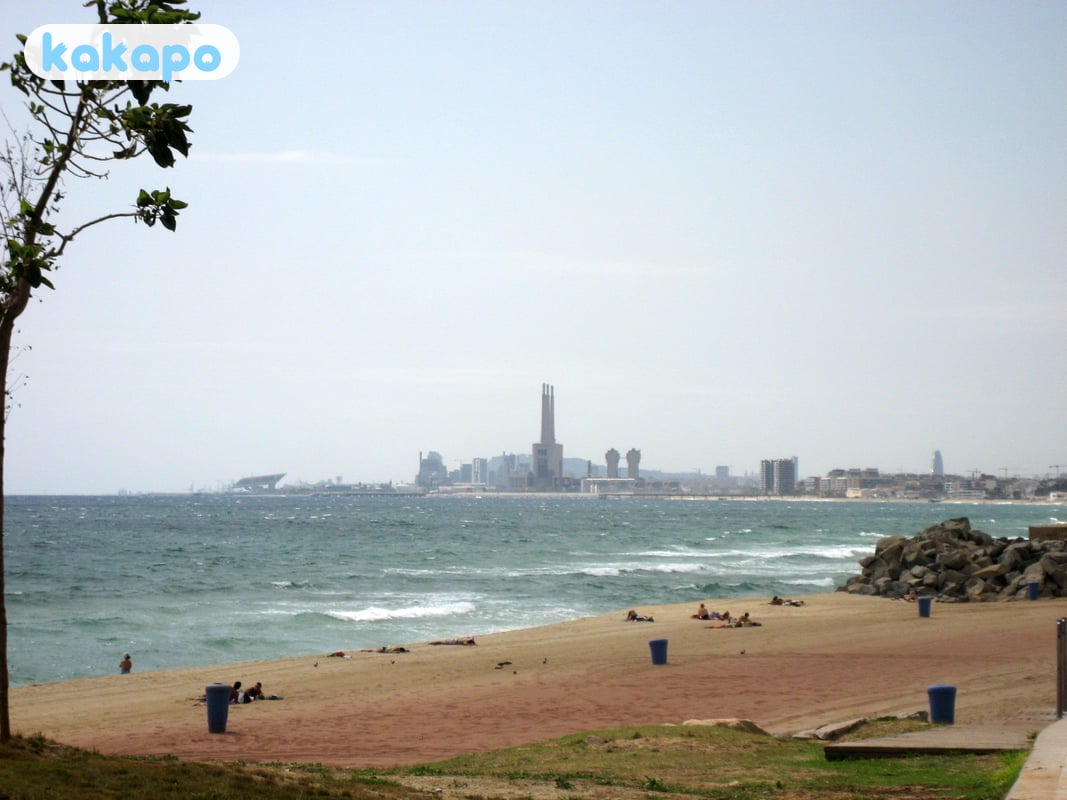 La playa y la Barceloneta — realidad para mujeres solas in Barcelona, España — Guía de seguridad de viajes Kakapo
