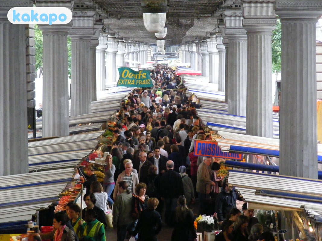 Escroqueries aux monuments et dans la rue in Paris, France — Guide de sécurité voyage Kakapo