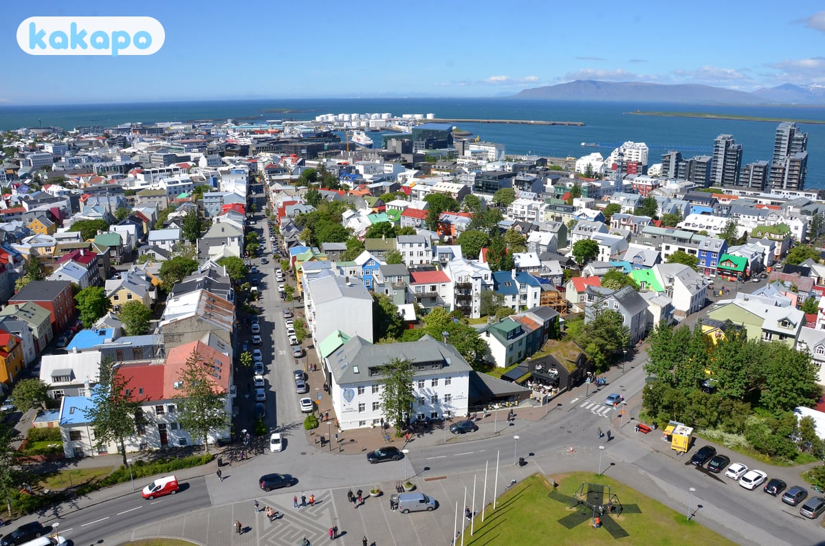 Conduite, bus, l'aéroport in Reykjavík, Islande — Guide de sécurité voyage Kakapo