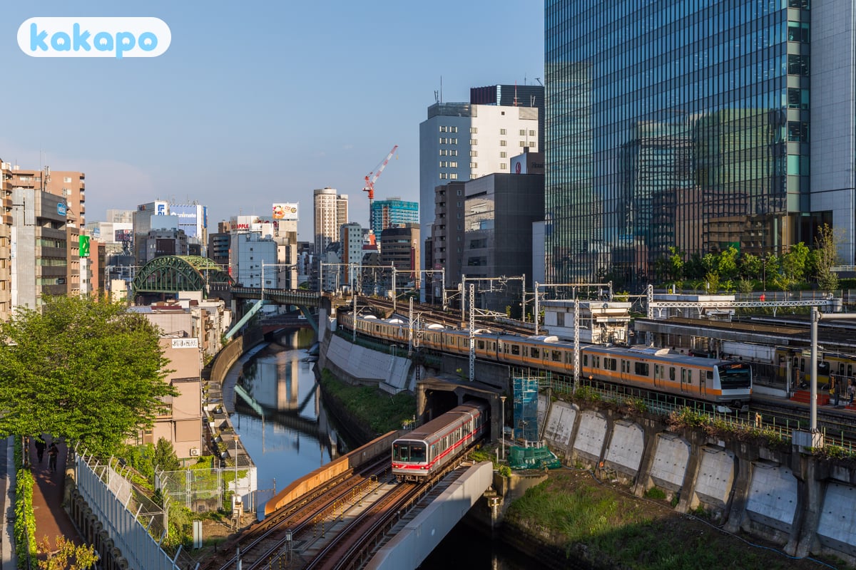 Trains — l'infrastructure la plus difficile du Japon à naviguer in Tokyo, Japon — Guide de sécurité voyage Kakapo