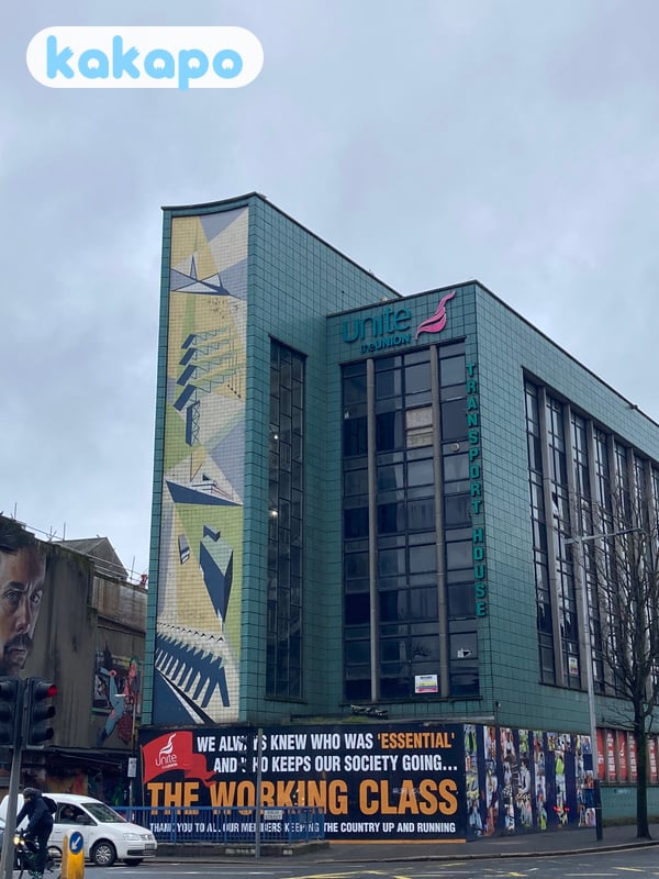 Transport, money, the Dublin connection in Belfast, United Kingdom — Kakapo travel safety guide