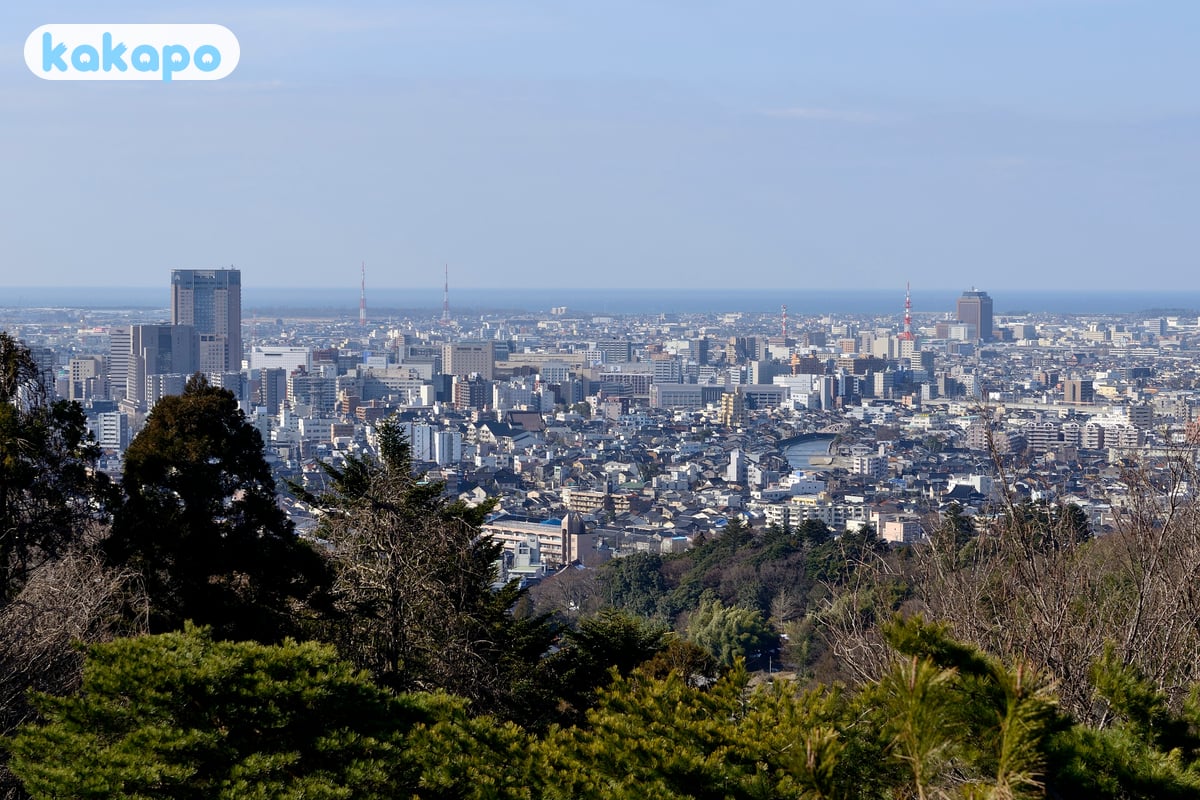 Winter snow — the Hokuriku coast reality in Kanazawa, Japan — Kakapo travel safety guide