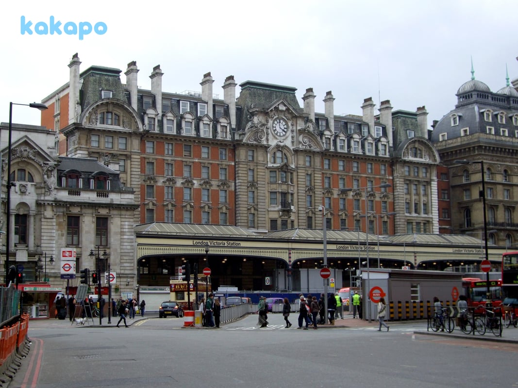 Transport — VIA Rail, driving, the airport in London, Canada — Kakapo travel safety guide