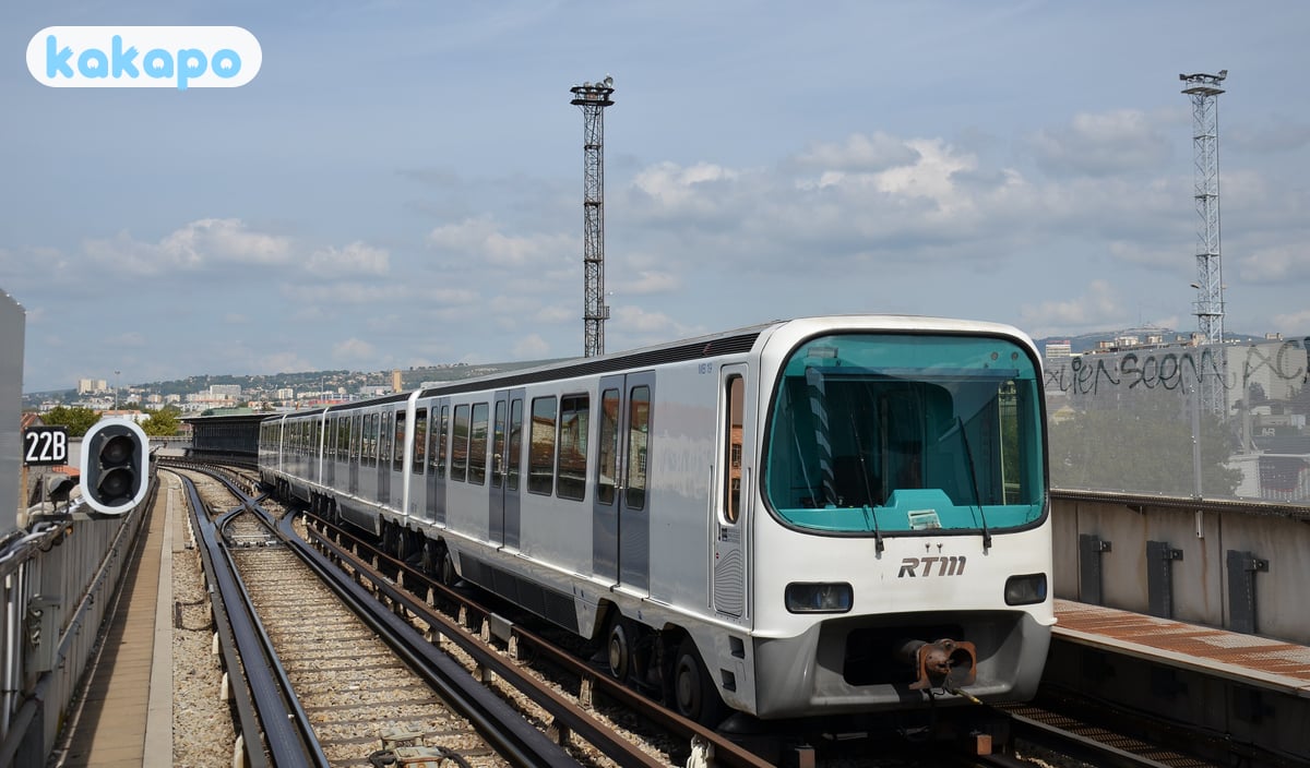 Metro, ferries, the airport in Marseille, France — Kakapo travel safety guide