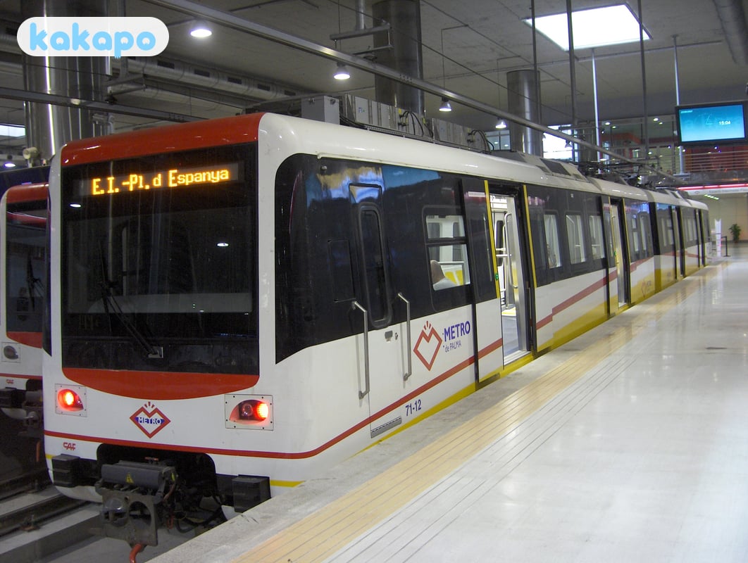Buses, metro, the airport in Palma de Mallorca, Spain — Kakapo travel safety guide