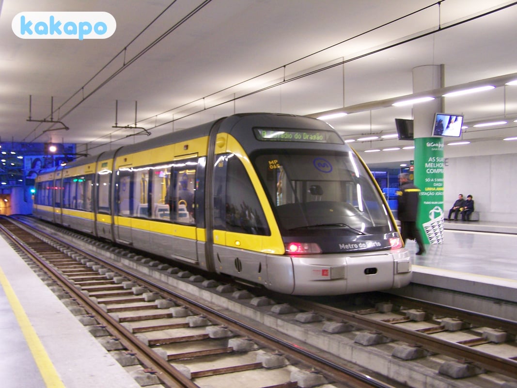 Metro, trams, taxis, the airport in Porto, Portugal — Kakapo travel safety guide