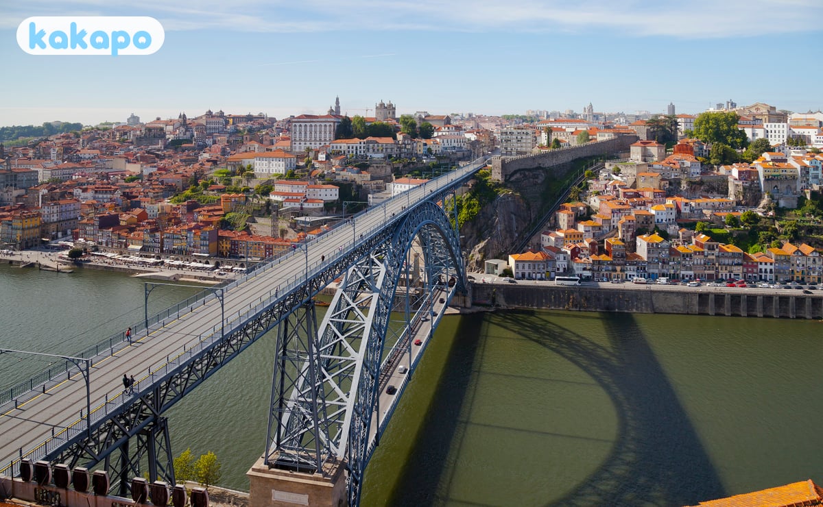 Ribeira — the steep, the slippery, the romantic in Porto, Portugal — Kakapo travel safety guide