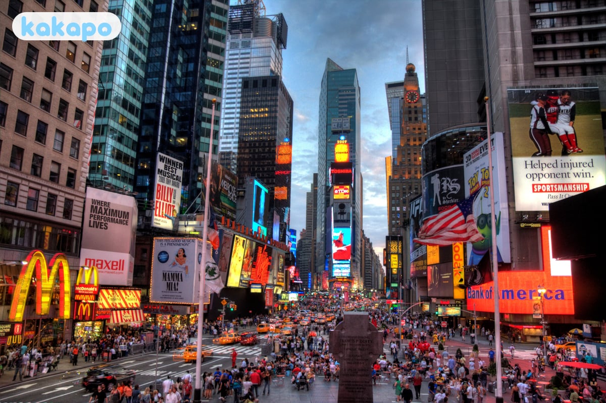 The scam zoo in Times Square, United States — Kakapo travel safety guide