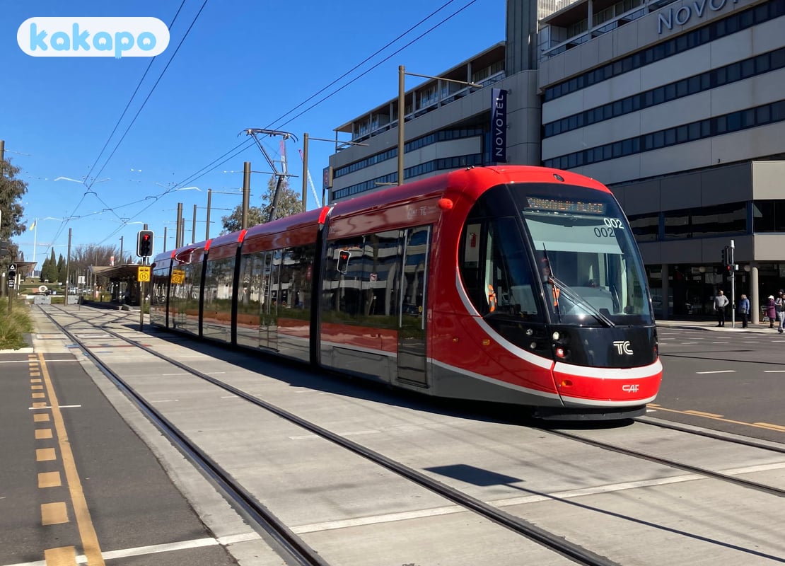 Trasporti — light rail, autobus, aeroporto in Canberra, Australia — Guida sicurezza viaggi Kakapo