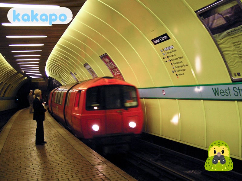 Metropolitana, treno, l'aeroporto in Glasgow, Regno Unito — Guida sicurezza viaggi Kakapo