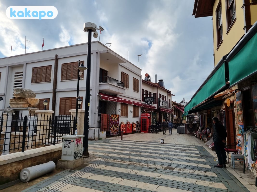 Distritos de Antalya, a costa, o bonde Antray in Antalya, Turquia — Guia de segurança de viagem Kakapo