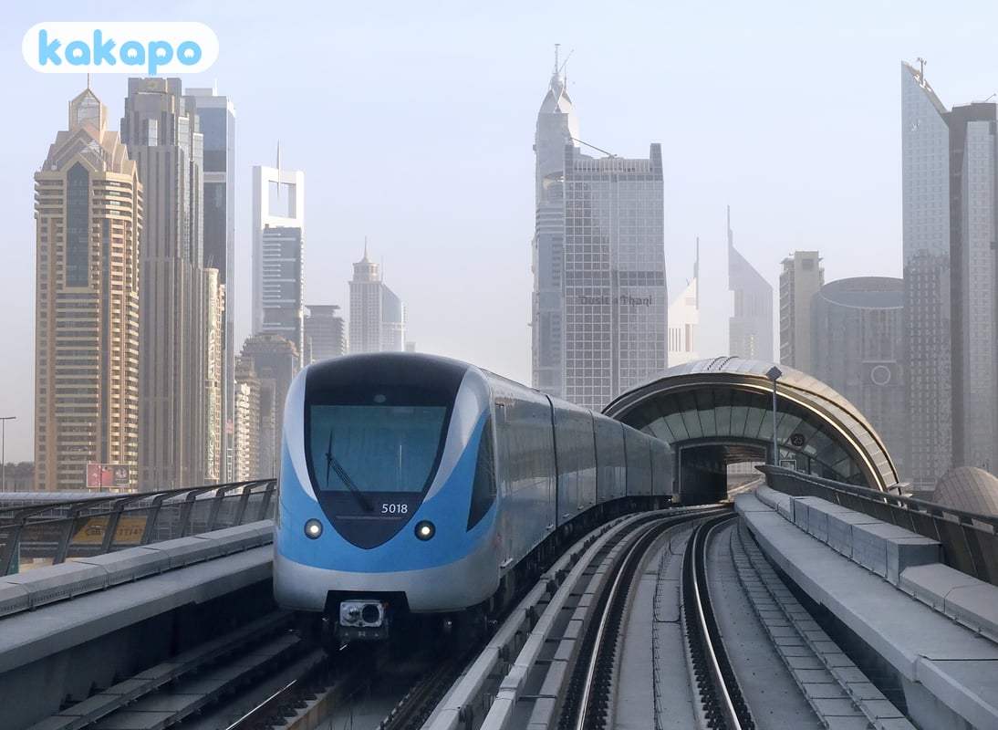 Metrô, táxis e a realidade da direção in Dubai, Emirados Árabes Unidos — Guia de segurança de viagem Kakapo
