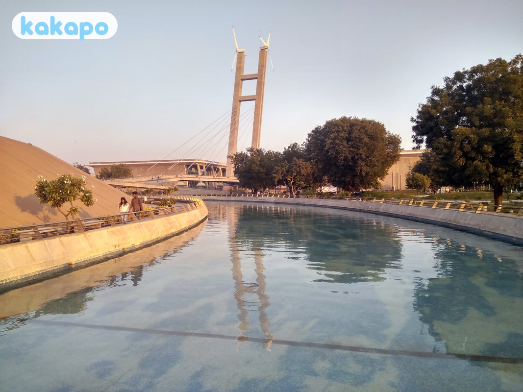 Transporte — Metrô, Ola, o aeroporto in Gandhinagar, Índia — Guia de segurança de viagem Kakapo