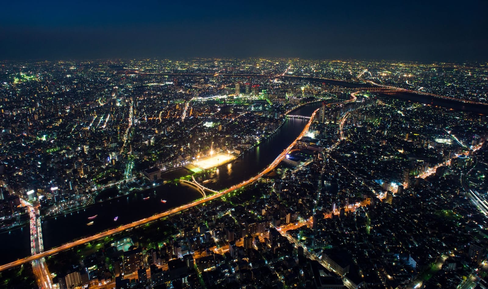 The Megacities That Beat the Size Penalty