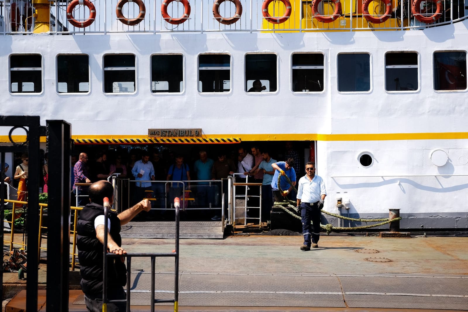 Safe Port, Light-Fingered Streets
